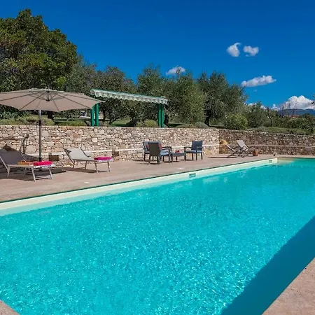 Le Logge 12, Emma Τόντι