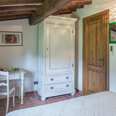 Le Logge 12, Emma * Τόντι