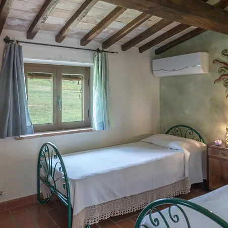 Le Logge 12, Emma Τόντι