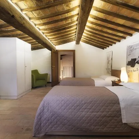 Le Logge 12, Emma * Todi