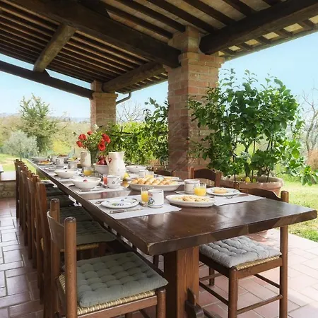 Le Logge 12, Emma Βίλα *