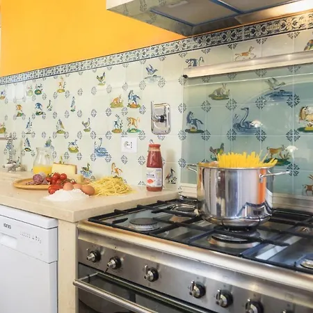 Le Logge 12, Emma * Τόντι