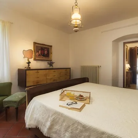 Le Logge 12, Emma Τόντι