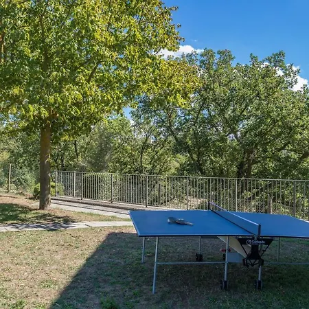 Le Logge 12, Emma Βίλα *