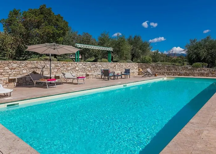 Le Logge 12, Emma Todi