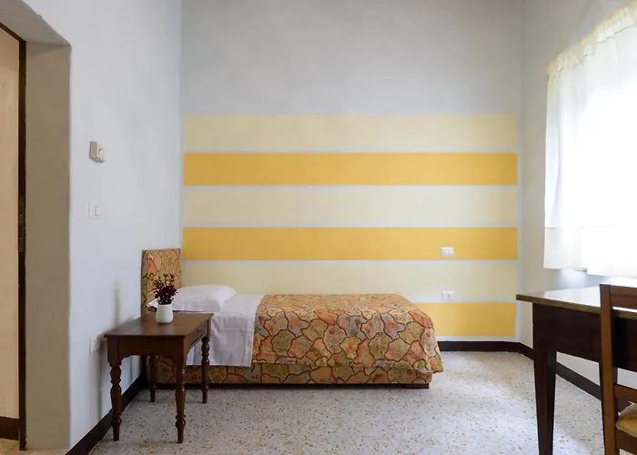 Le Logge 12, Emma Villa *