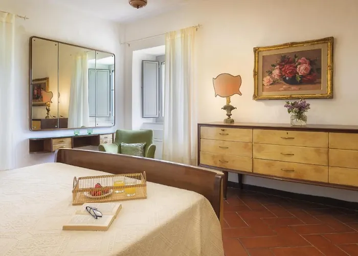 Villa Le Logge 12, Emma Todi