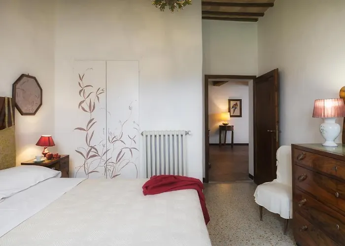 Le Logge 12, Emma Todi