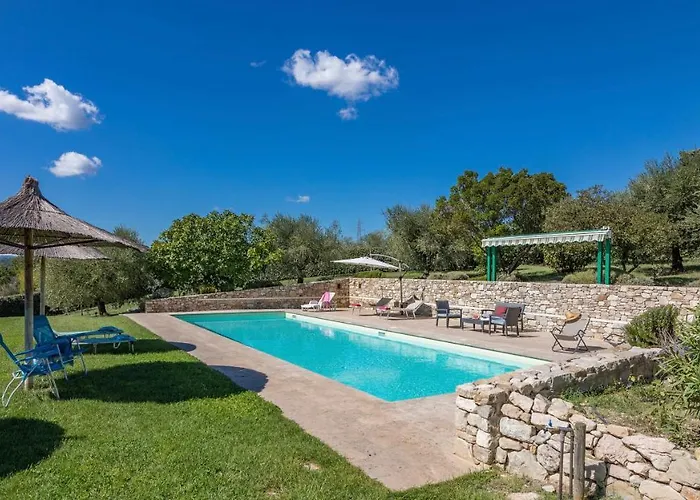 Villa Le Logge 12, Emma Todi