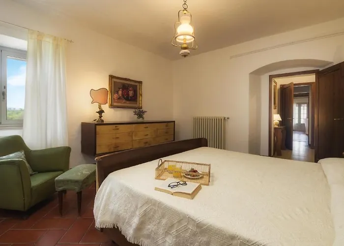 Le Logge 12, Emma Todi