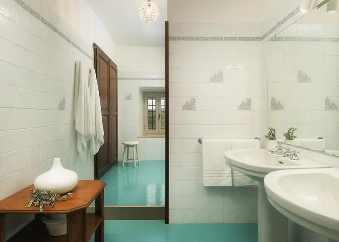 Le Logge 12, Emma Todi