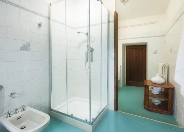 Le Logge 12, Emma Villa *