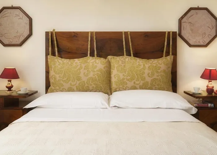 Le Logge 12, Emma Villa *